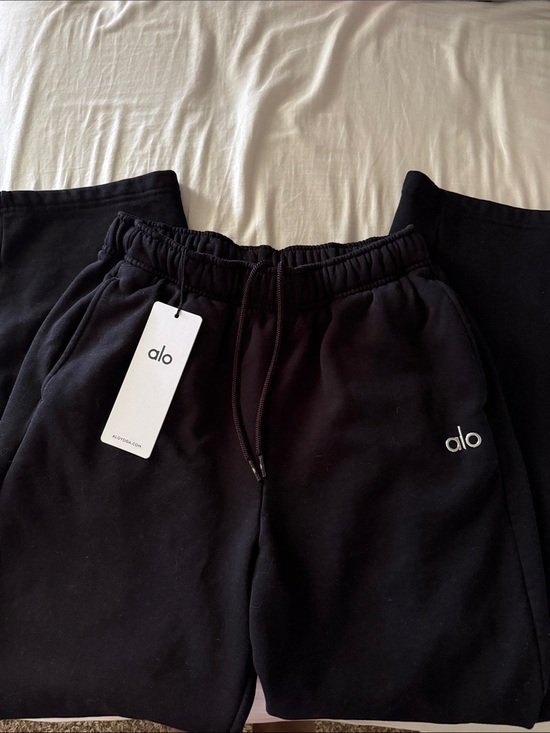ALO Yoga Pants - ALO Accolade Sweatpants Size Small